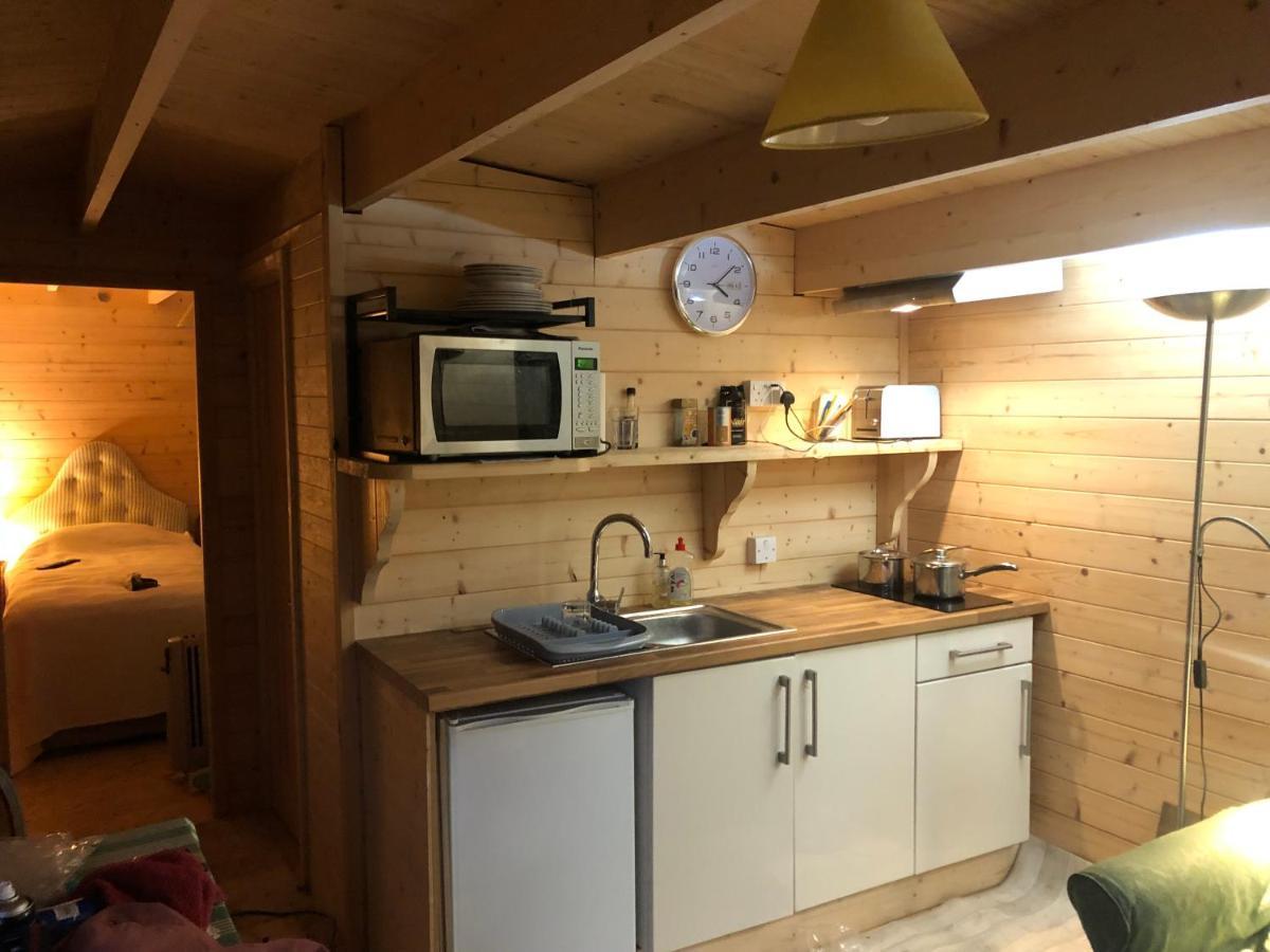 Cosy Garden Log Cabin Salisbury Kültér fotó