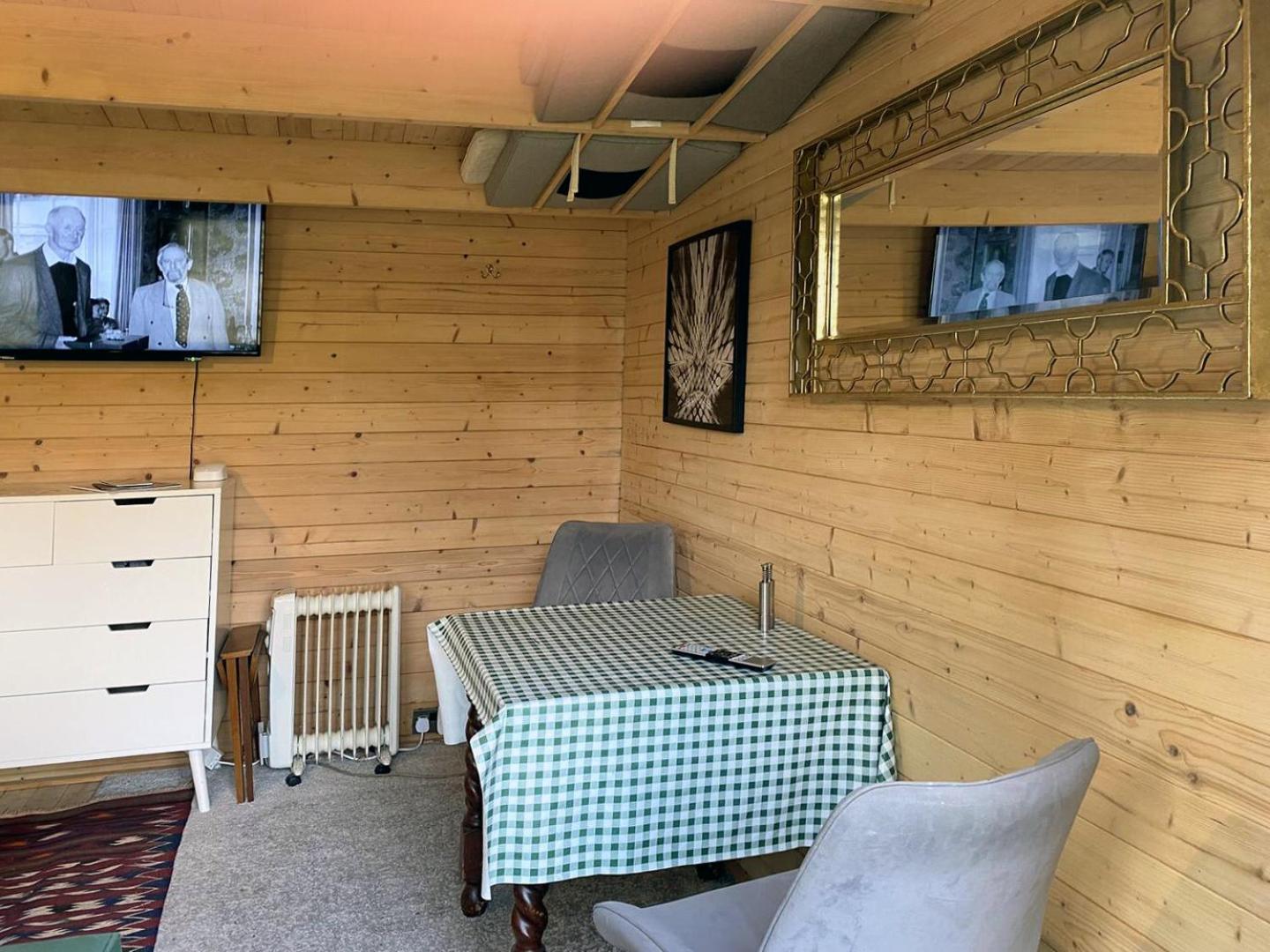 Cosy Garden Log Cabin Salisbury Kültér fotó